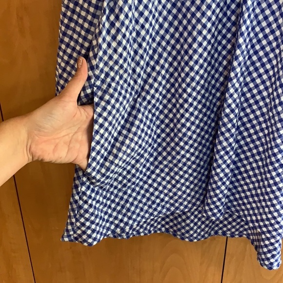 Susan Graver Button down shirt. Blue and white grosgrain print. 1/2 sleeve. - Picture 6 of 9